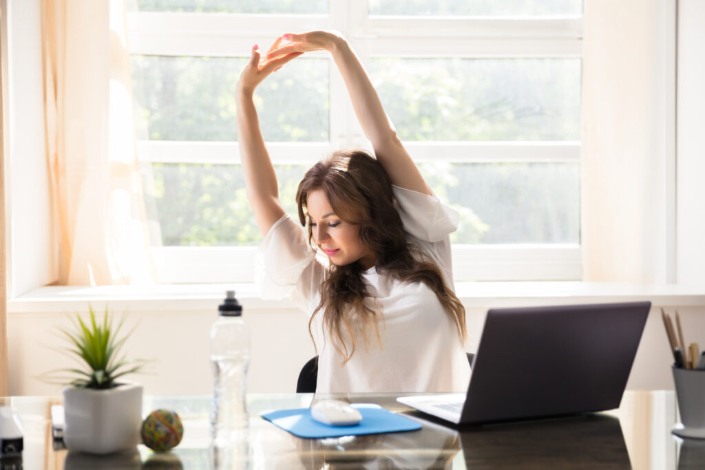 Weil Flexibilität und Nachhaltigkeit immer wichtiger werden, setzen wir uns für hybride und ortsunabhängige Arbeitsmodelle ein.